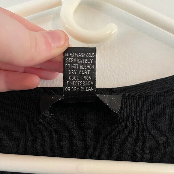 Cable & Gauge Women’s Black Basic Blouse Horseshoe Metal Key Hole Sz M - Picture 4 of 8